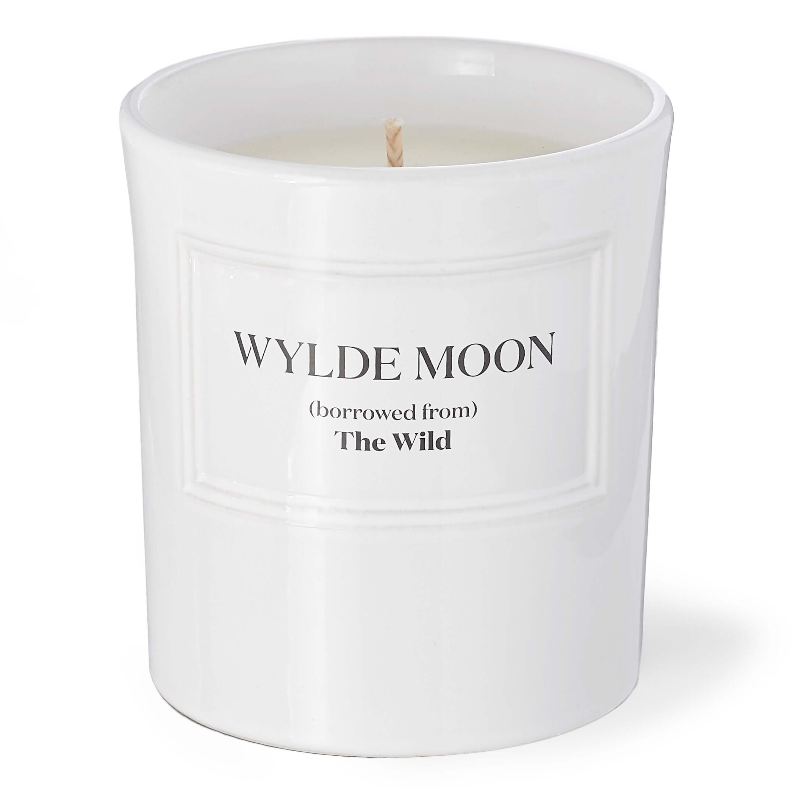 Single wick scented candle with white ceramic pot and lid